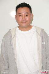 组图：郑伊健陈小春《无敌奖门人》录影玩游戏