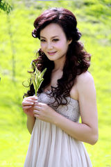 组图：陶红夏日写真曝光 携爱犬出镜显居家一面