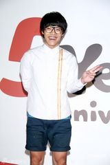 幻灯组图：歌手卢广仲准备考试 如未考取将面临当兵 