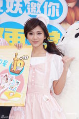 组图：豆花妹卖便当做公益 动漫装扮化身厨娘