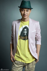 组图：张丹峰萌系写真诠释魅力男人