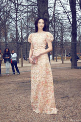 组图：吴佩慈巴黎获殊荣 东方公主造型美艳