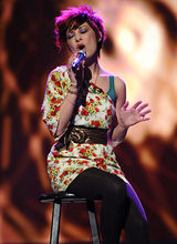 幻灯图：《美国偶像》女12进10淘汰赛 平淡的开局