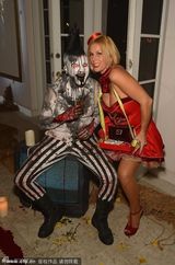 组图：女星万圣节赤裸上阵扮演斑马大秀媚功