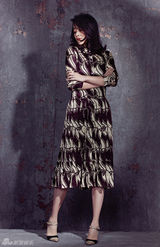 组图：梅婷拍杂志大片 体态丰腴女人味十足