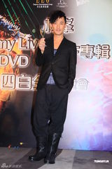 组图：林峰大碟斩获四白金成绩 明年底再开个演