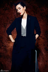 组图：李晟时尚写真红唇娇艳尽显成熟魅力