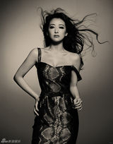 组图：陈紫函黑白映像演绎低调魅惑