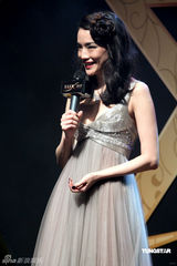 幻灯图集：舒淇低胸晚装亮相 美妙酥胸呼之欲出