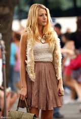 高清组图：布莱克-弗莱利亮相片场 笑容阳光