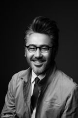 组图：吴秀波黑白大片曝光 鬼马搞怪萌cry