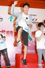 组图：关楚耀等K歌为慈善 谢安琪慰问方大同 