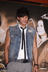 组图：《三国》主演台湾宣传 何润东佩服陈建斌