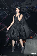 组图：杨丞琳个唱化身摇滚精灵 打造魔幻舞台