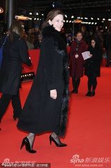 高清图：《大将军寇流岚》首映 巴特勒查斯坦嬉闹