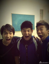 组图：50岁黄安帅气儿子近照 能歌擅演才艺多