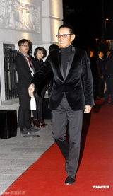 组图：陈道明秦海璐笑对伍兹 霍思燕走清纯路线