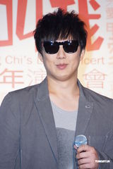 组图：萧煌奇出道10年开唱 预告大秀舞技