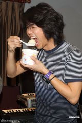 组图：柯有伦打算以歌求爱 杨乃文助阵个唱彩排 