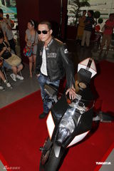 组图：谢天华与影迷聚会 新片可能继续搭档陈法拉 