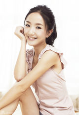 组图：李倩居家写真 展甜美清新气质