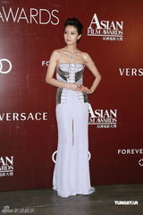 幻灯：亚洲电影大奖后台星光耀眼 获奖者喜笑颜开