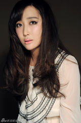 组图：杜若溪森系写真甜美 长卷发俏皮似仙女