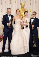 组图：奥斯卡后台-最佳男女主角配角开心合影