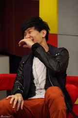 组图：林俊杰做客新浪聊天 吐舌卖萌酒窝俏皮