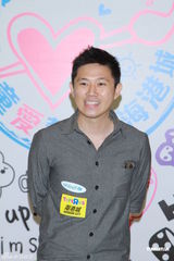 高清图：琦琦曝任达华为女儿学弹琴 MCJin望做父亲