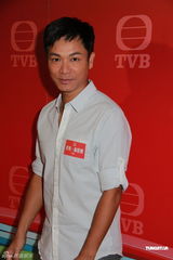 组图：万绮雯无线首拍剧自曝总出错