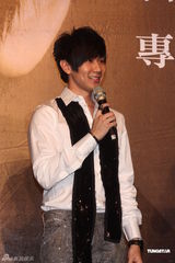 组图：林俊杰新专辑《她说》销量破50万 开心庆功