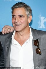 组图：《古迹卫士》克鲁尼与马特达蒙搭肩搞怪