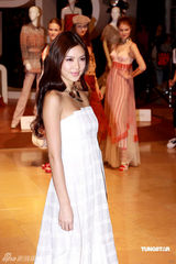 幻灯图：乐基儿抹胸装性感 谢婷婷拒回应柏芝产期