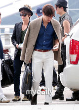 组图：神起SJ少时等SM家族赴印尼开唱亮相机场