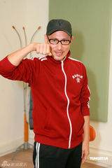 幻灯图集：庾澄庆张学友忙碌彩排 红绿搭配笑果十足