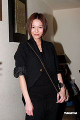 幻灯图：《女人最痛》杀青宴 米雪露面强忍悲伤