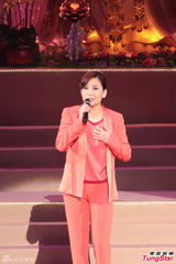 组图：邝美云与男友大方合照 林峰陈晓东同场