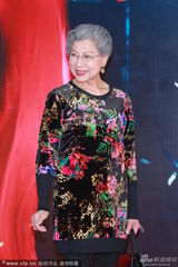 组图：罗兰花朵装贵气 入围最佳女配神采奕奕