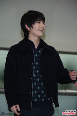 组图：日本花美男三浦春马抵台 粉丝扎堆围观