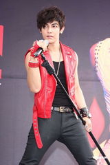 组图：汪东城单飞出专辑12年终圆梦