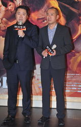 组图：《逃出生天》首映 刘青云古天乐亮相红毯