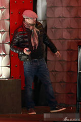 组图：莱昂纳多现身夜店喝高 东倒西歪靠墙站