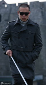 高清图：《当爱已成往事》网上掀热议 剧中现犀利哥