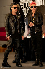 组图：韩团Bigbang香港开唱 GD红发抢眼TOP斯文