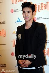 组图：全度妍崔始源等出席亚洲电影之夜活动