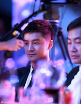 组图：田亮叶一茜夫妻档携手公益助拍