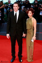 组图：《乔》威尼斯首映 尼古拉斯西装型男