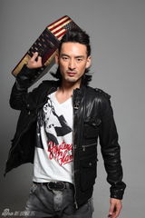 组图：娄淇变摇滚型男 俊朗外表尽显文艺范