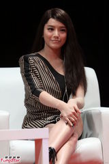 组图：江映蓉沪上大露美腿 狂野舞台范征服观众